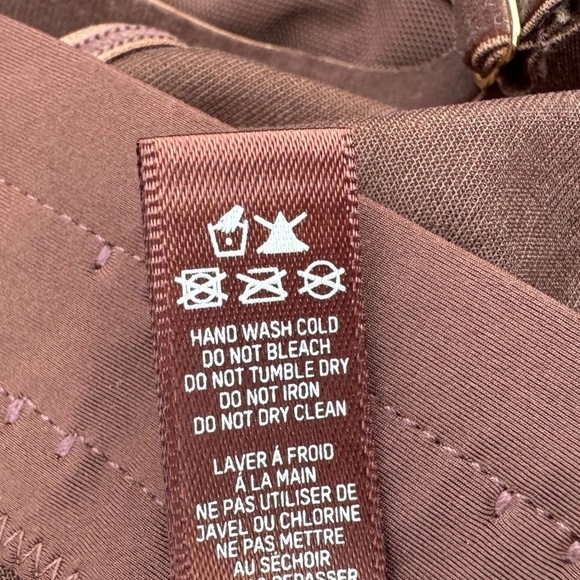 SKIMS Shimmering Corset Bra - Picture 11 of 14